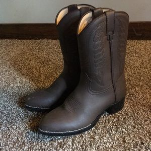 Boys size 3 cowboy boots